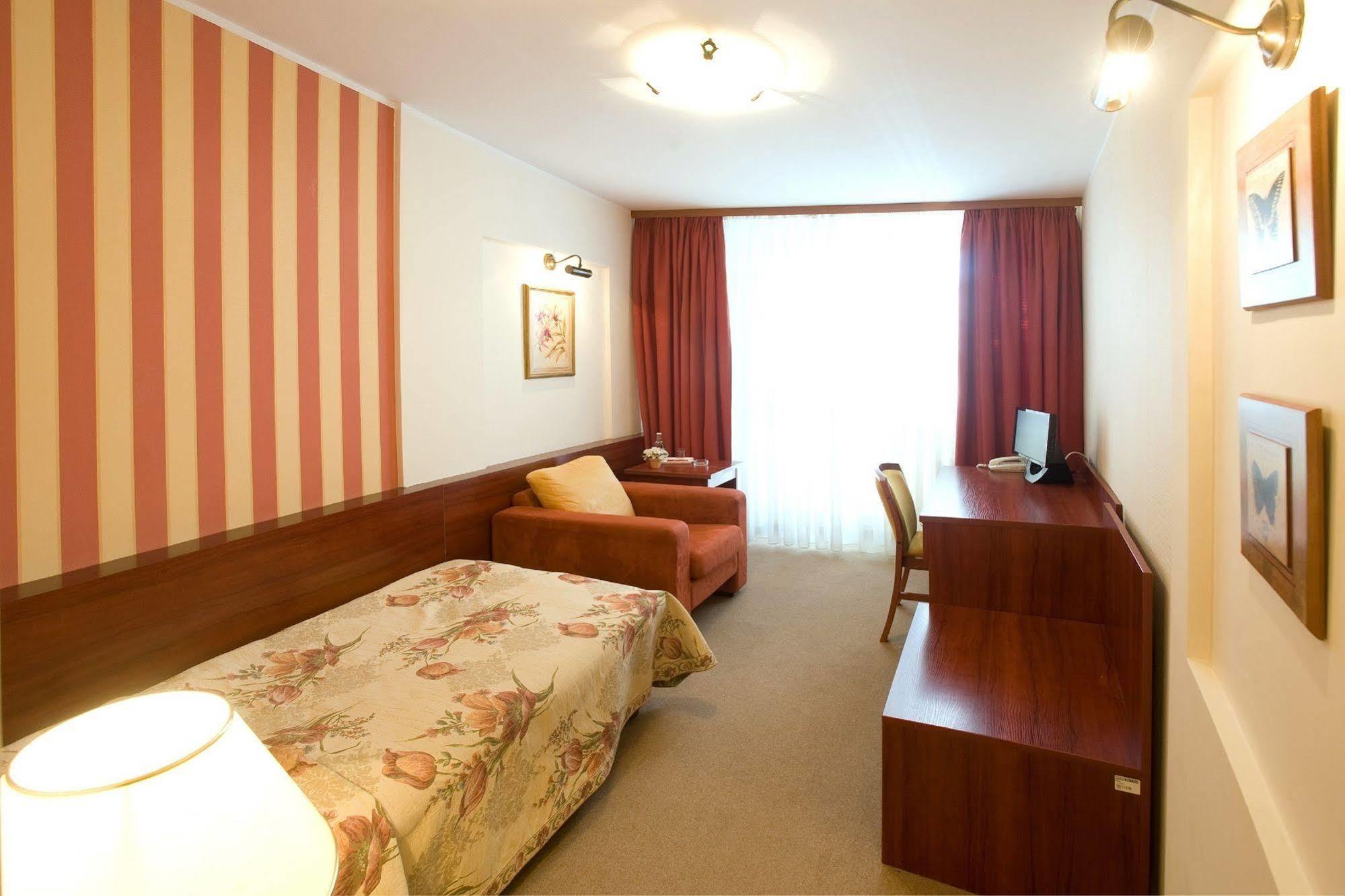 Hotel Dal Gdańsk Buitenkant foto